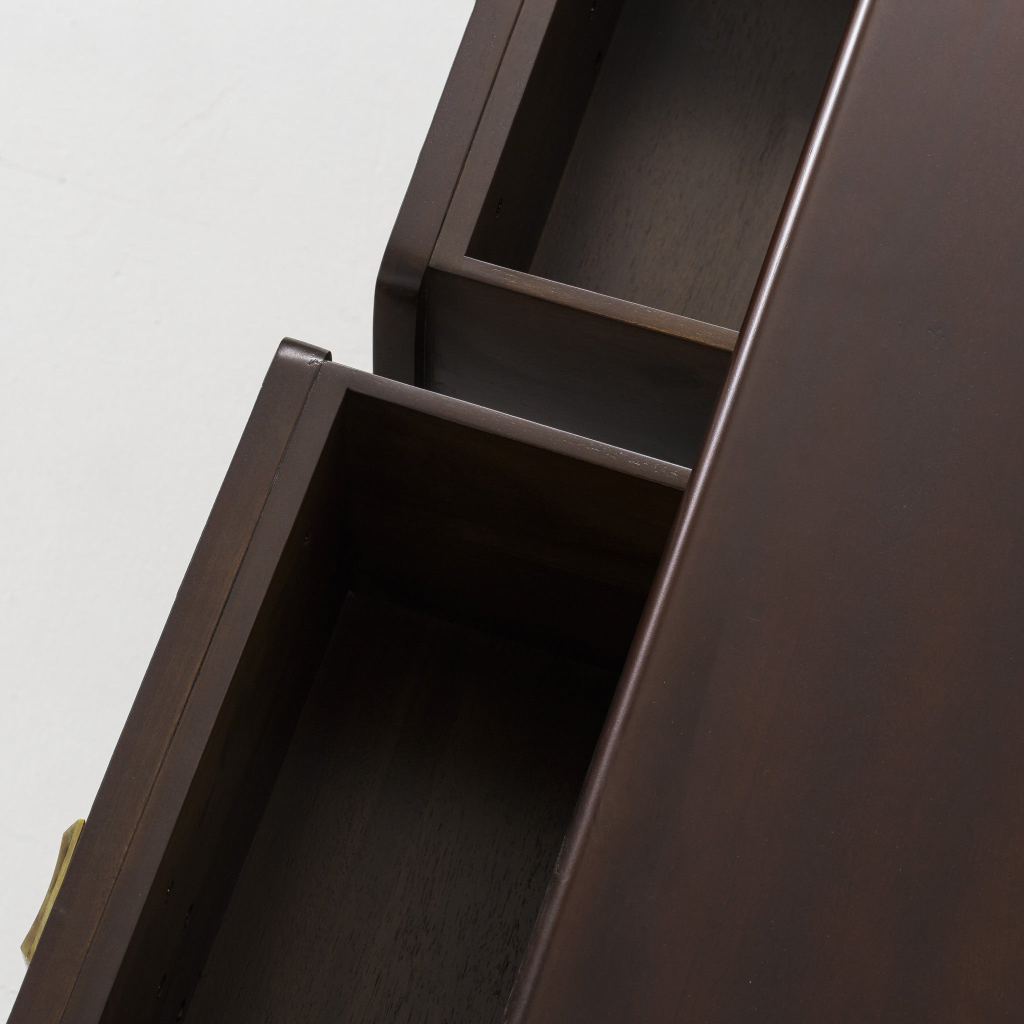 Leonardo Dresser