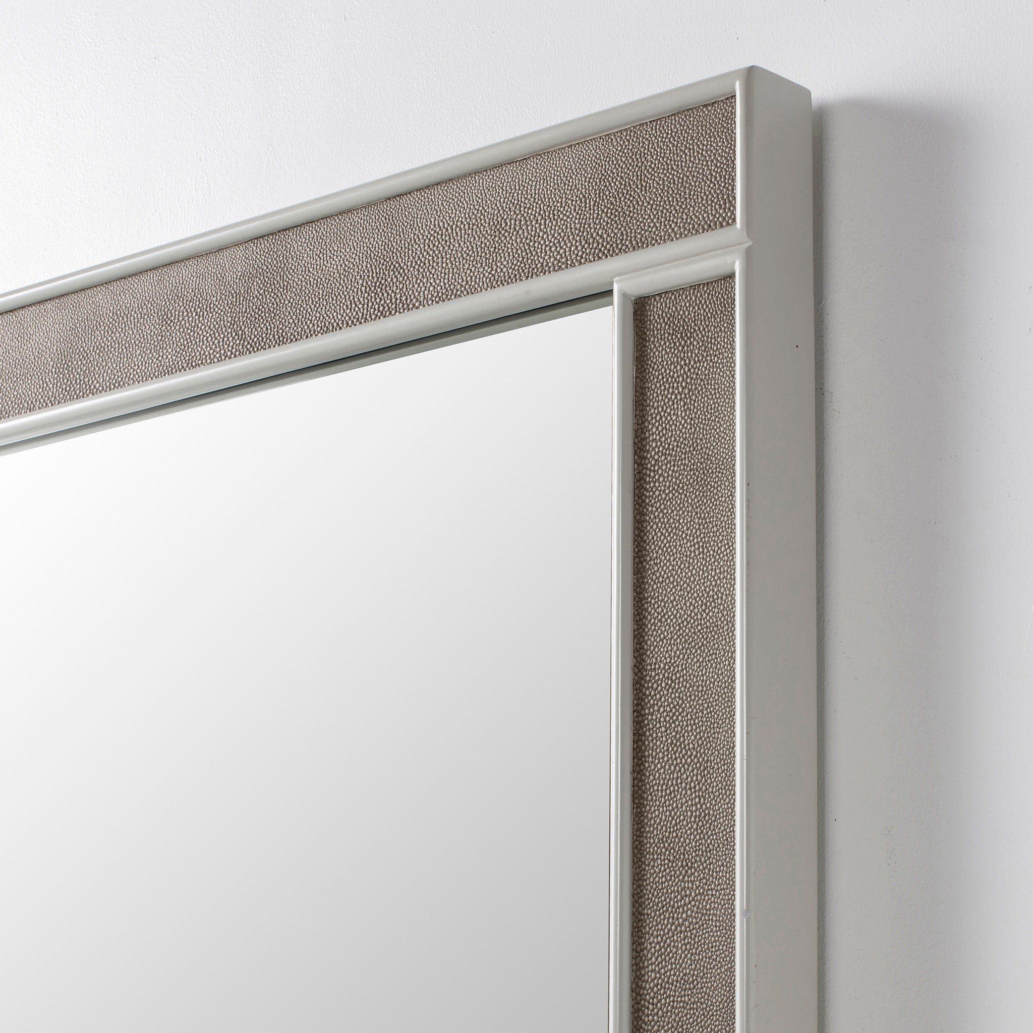Emboss Faux Shagreen / Grey & Light Bronze