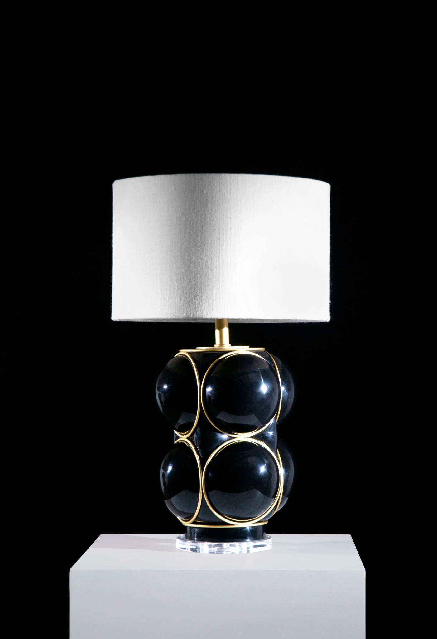 Black / Gold / 120v US