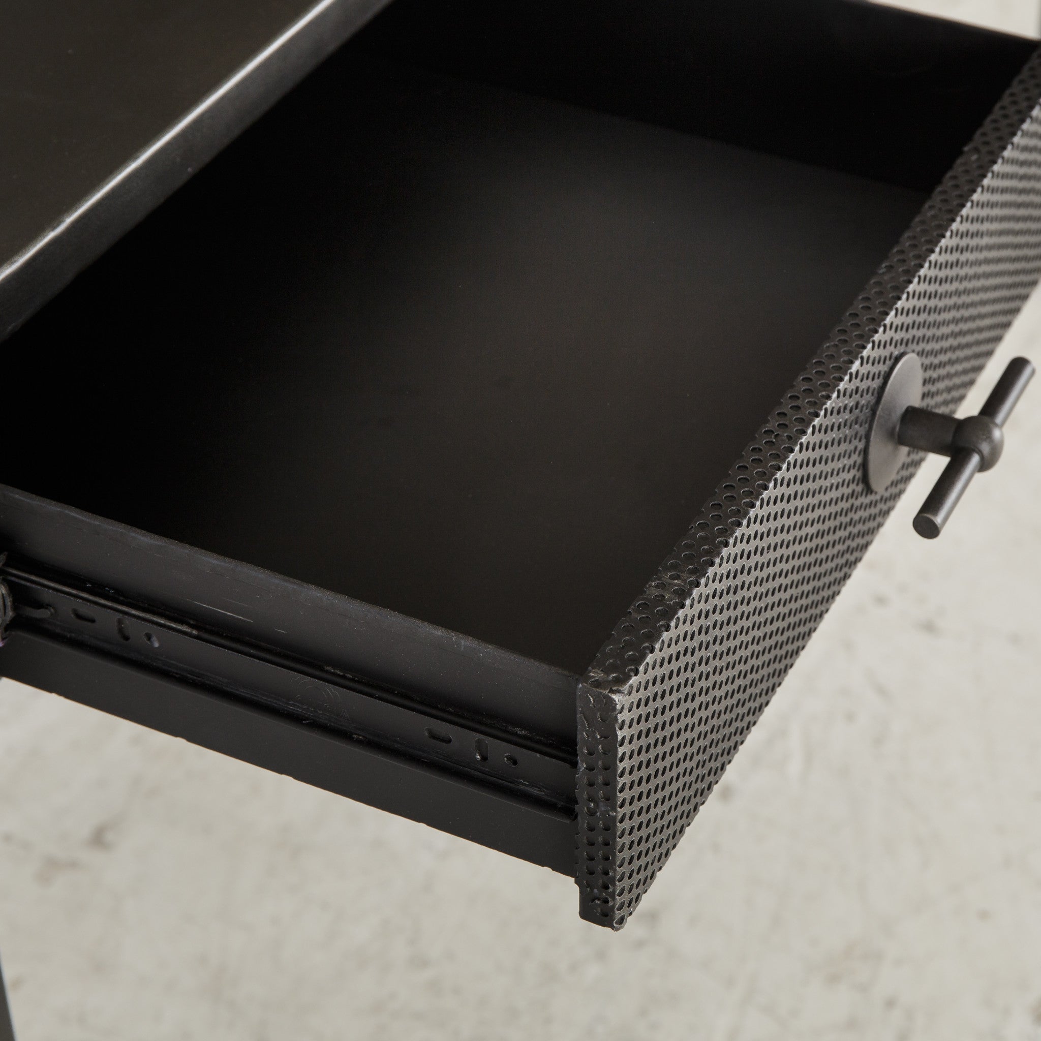 Deleon Desk