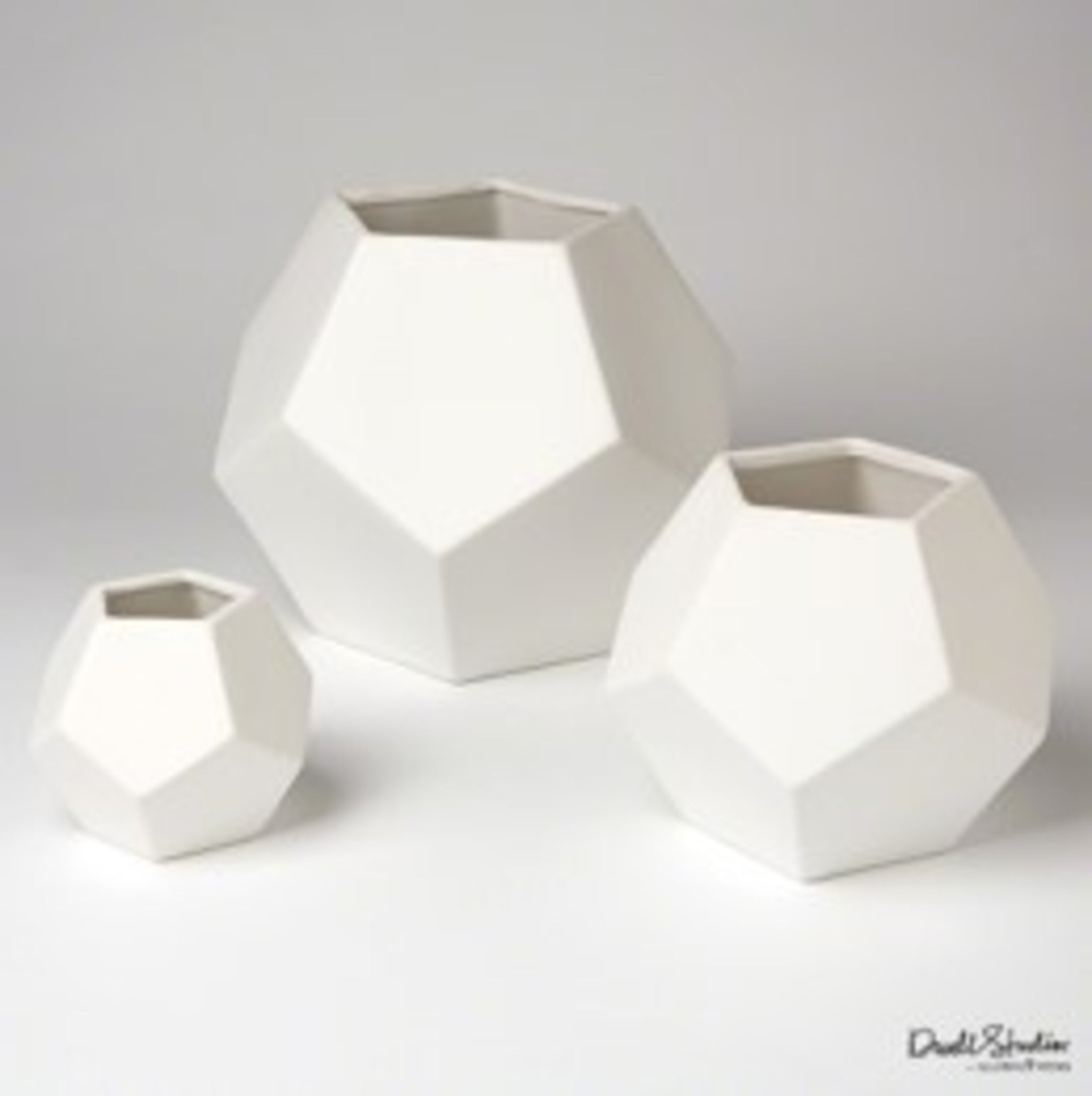 Small - 4.5" W x 4.5" D x 4" H