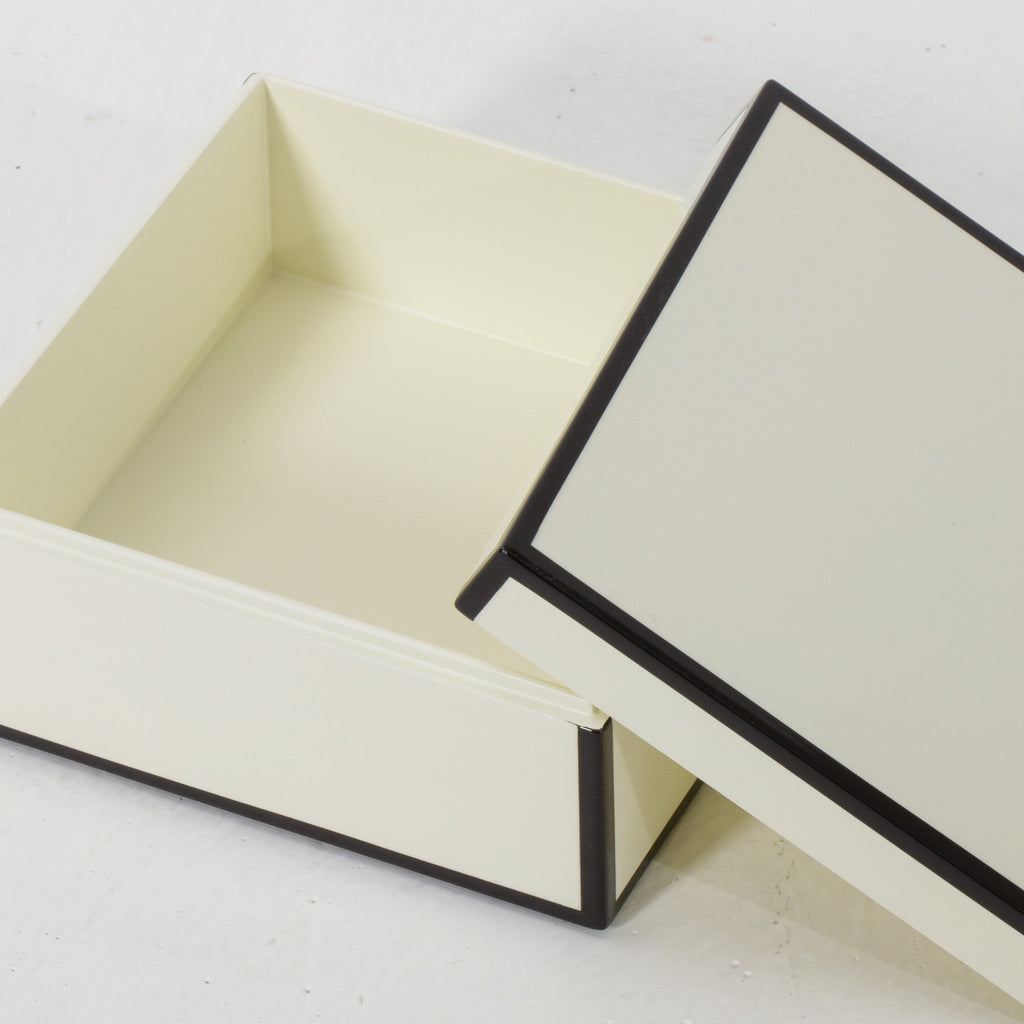 Small - 7.5" W x 7.5" D x 3.5" H
