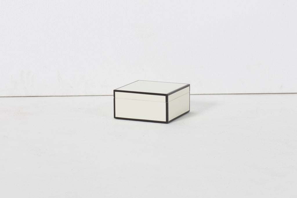 Small - 7.5" W x 7.5" D x 3.5" H