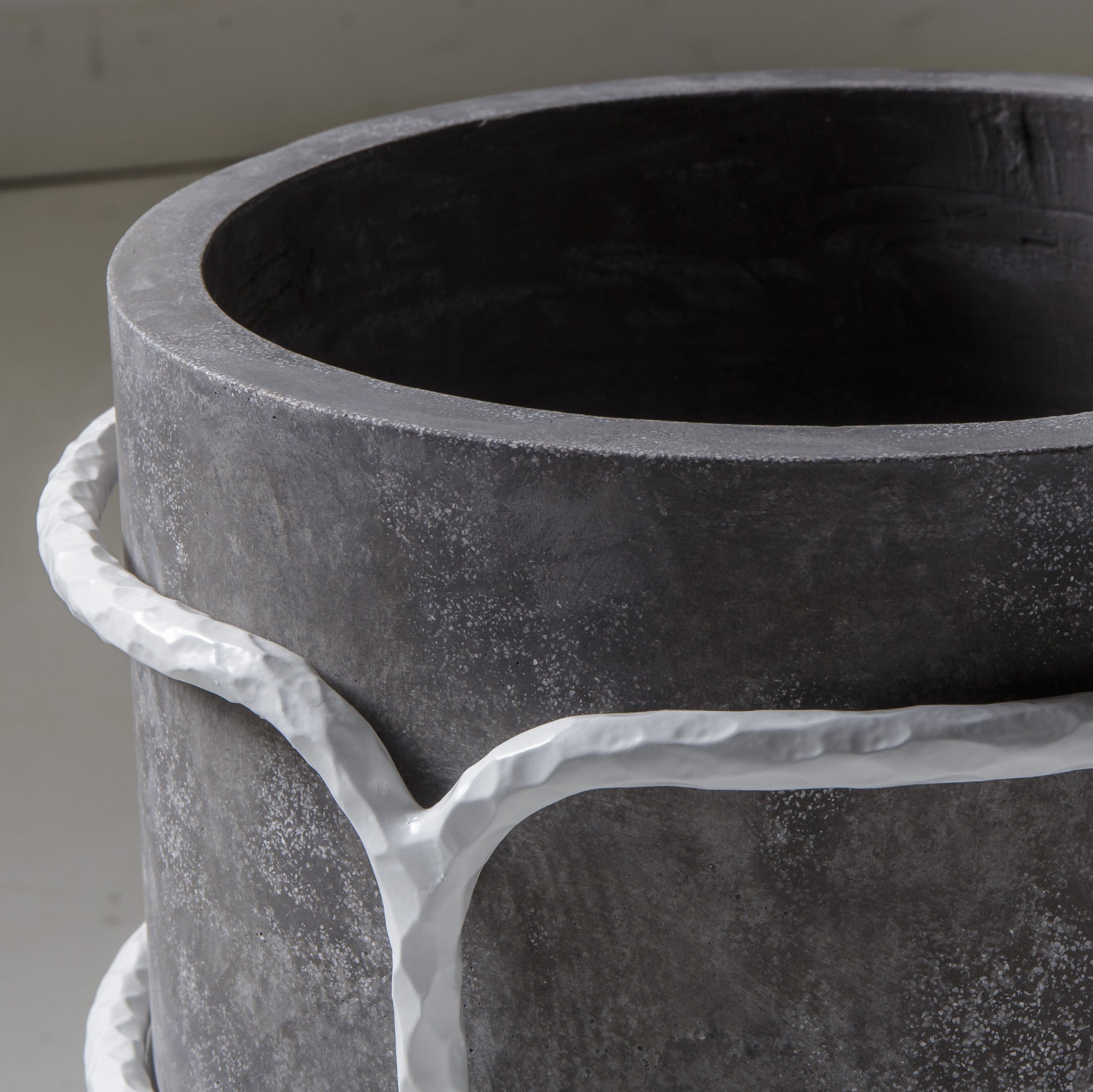 Avalon Round Planter